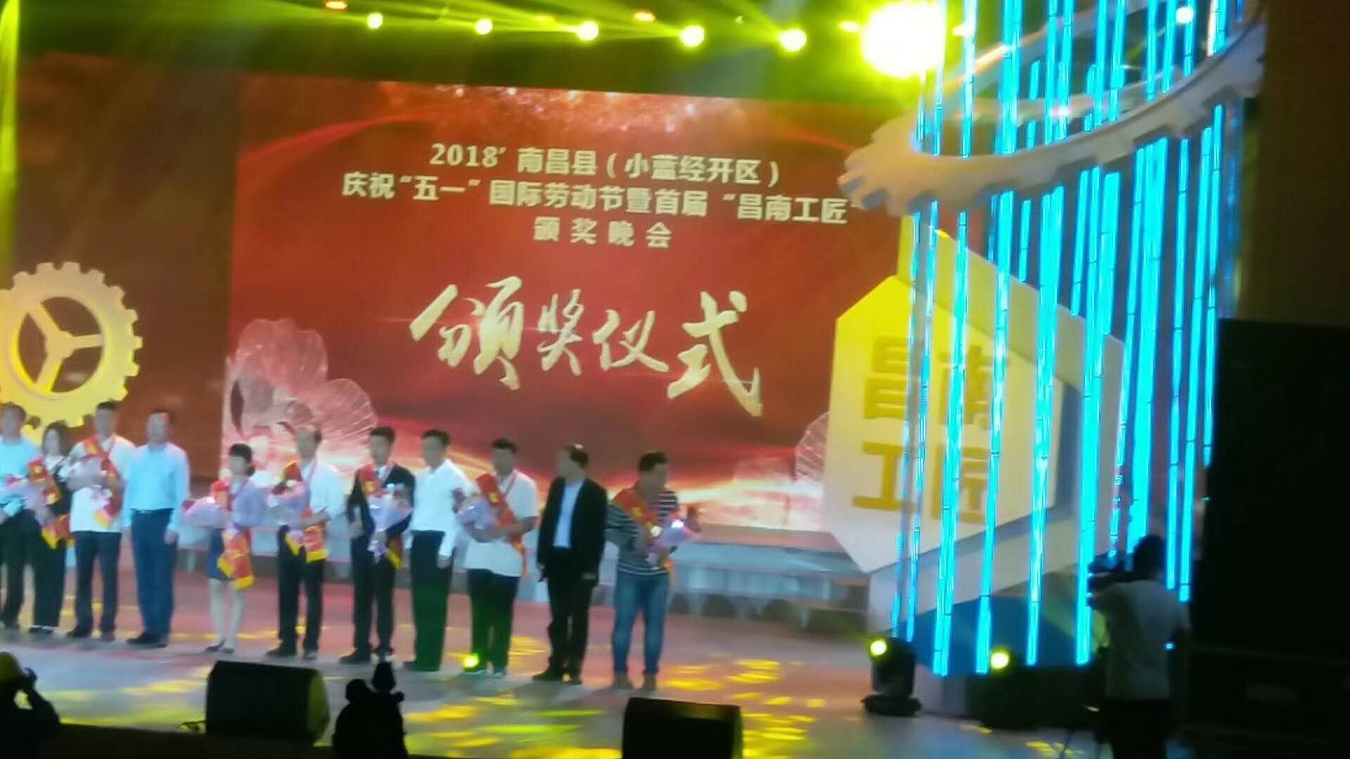 &#21326;&#20159;&#24179;&#21488;&#95;&#21326;&#20159;&#40;&#20013;&#22269;&#41;