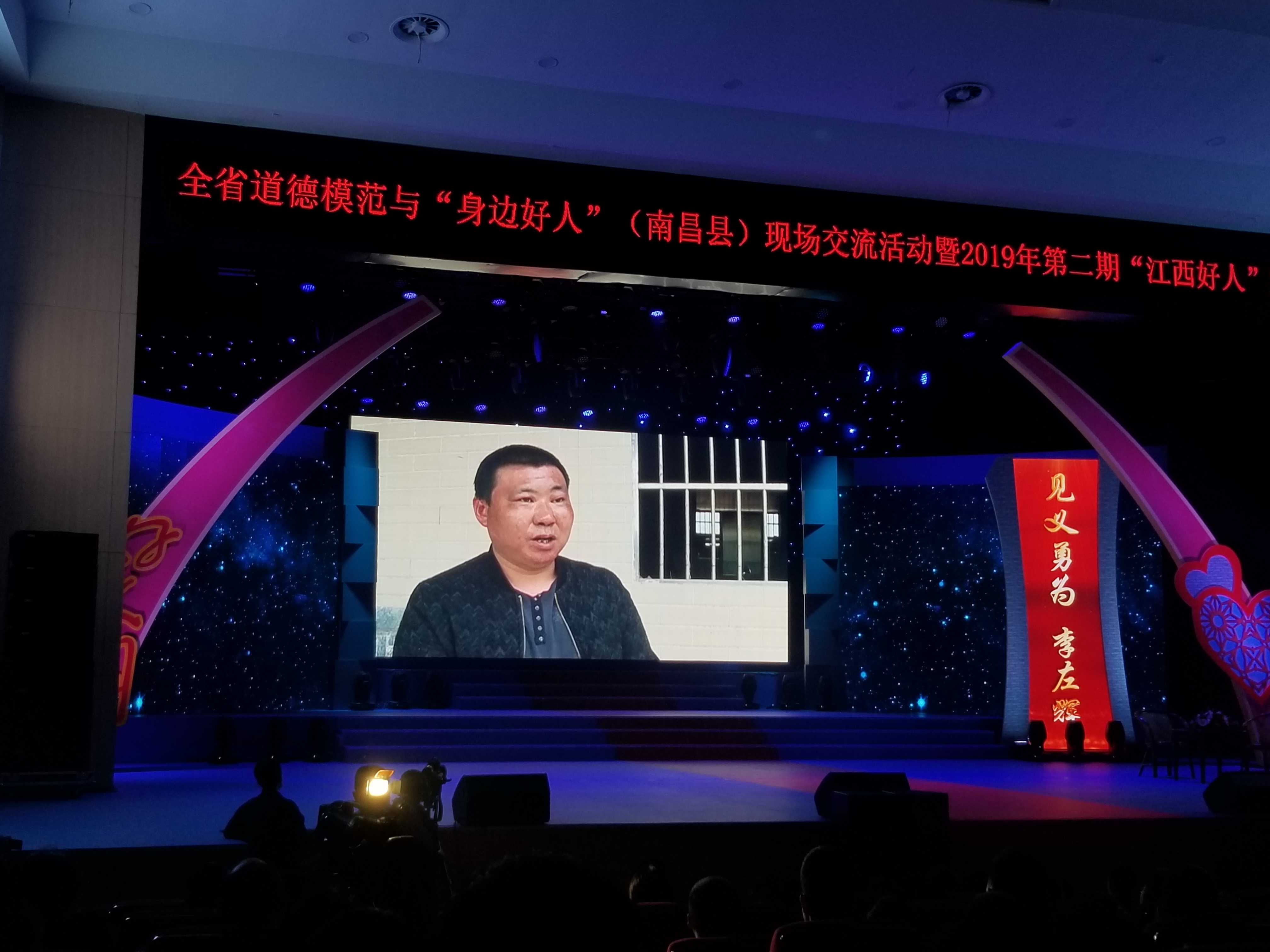 &#21326;&#20159;&#24179;&#21488;&#95;&#21326;&#20159;&#40;&#20013;&#22269;&#41;